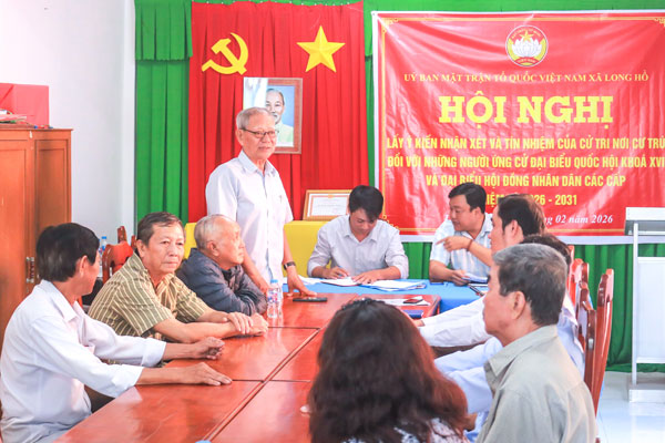 Xã Long Hồ tổ chức lấy ý kiến nhận xét và tín nhiệm của cử tri nơi cư trú tại ấp Long Thuận A.