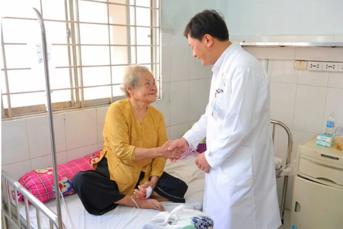 Chủ động phương án y tế, chăm lo Tết an toàn