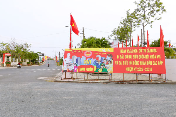 Tuyên truyền về bầu cử tại khu vực trung tâm xã Trà Cú.

