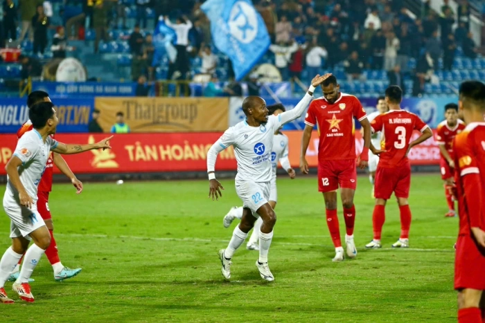 Xuân Son bị từ chối bàn thắng, CLB Nam Định đánh rơi điểm ở V-League