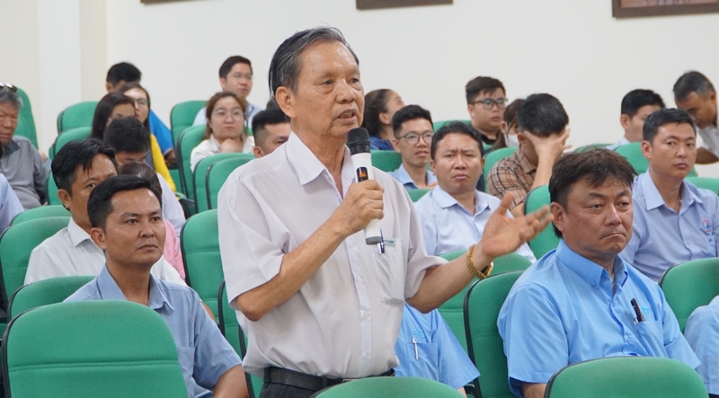 Đại diện các DN phát biểu về thuận lợi, khó khăn trong sản xuất kinh doanh trong thời gian qua.