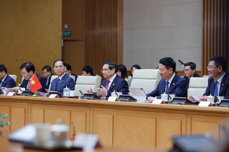 Thủ tướng Phạm Minh Chính nhấn mạnh chuyến thăm chính thức Việt Nam của Thủ tướng Lawrence Wong có ý nghĩa quan trọng - Ảnh: VGP/Nhật Bắc