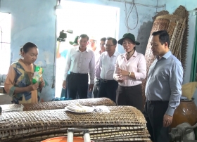 Bí thư Tỉnh ủy- Trần Tiến Dũng khảo sát các mô hình kinh tế tại huyện Trà Ôn