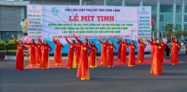 Đồng diễn áo dài chào mừng ngày Quốc tế phụ nữ