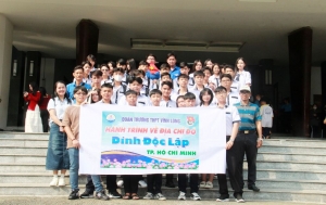 Hơn 500 học sinh Trường THPT Vĩnh Long trải nghiệm tại Dinh Độc lập