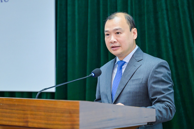 Đồng chí Lê Hải Bình, Ủy viên Trung ương Đảng, Phó Giám đốc Thường trực Học viện Chính trị quốc gia Hồ Chí Minh phát biểu khai mạc tọa đàm. (Ảnh: Bảo Long)
