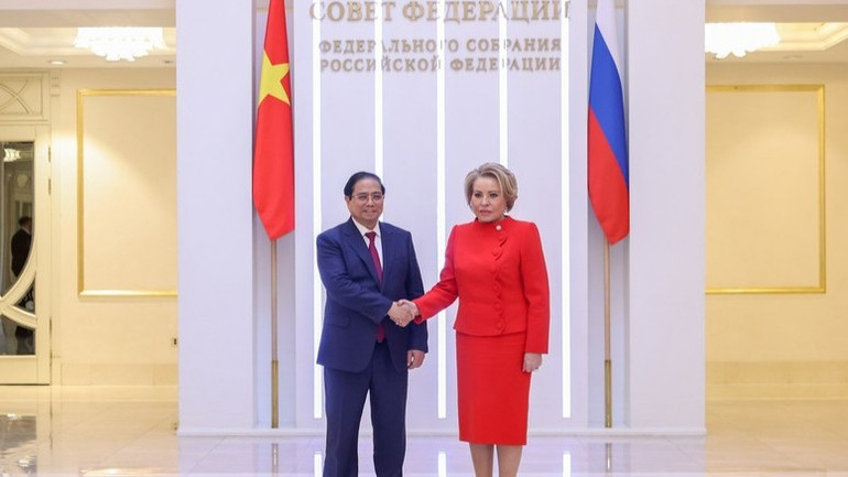 Chủ tịch Valentina Matviyenko nhiệt liệt chào mừng Thủ tướng Chính phủ Phạm Minh Chính và Đoàn đại biểu cấp cao Chính phủ Việt Nam. (Ảnh: VGP/Nhật Bắc)