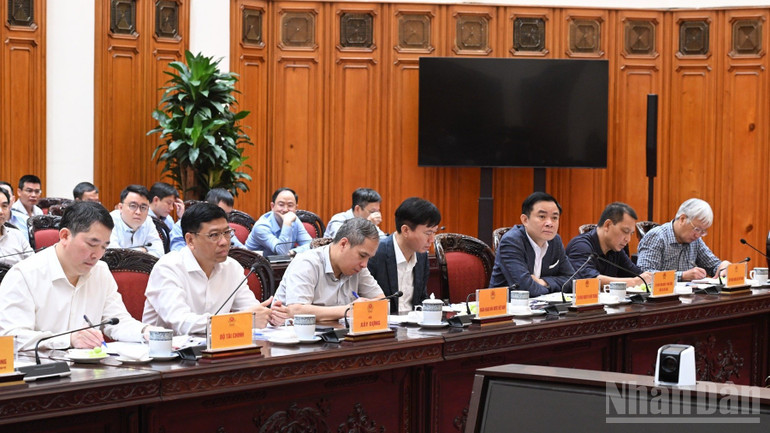 Các đại biểu tham dự cuộc làm việc. (Ảnh: Trần Hải)