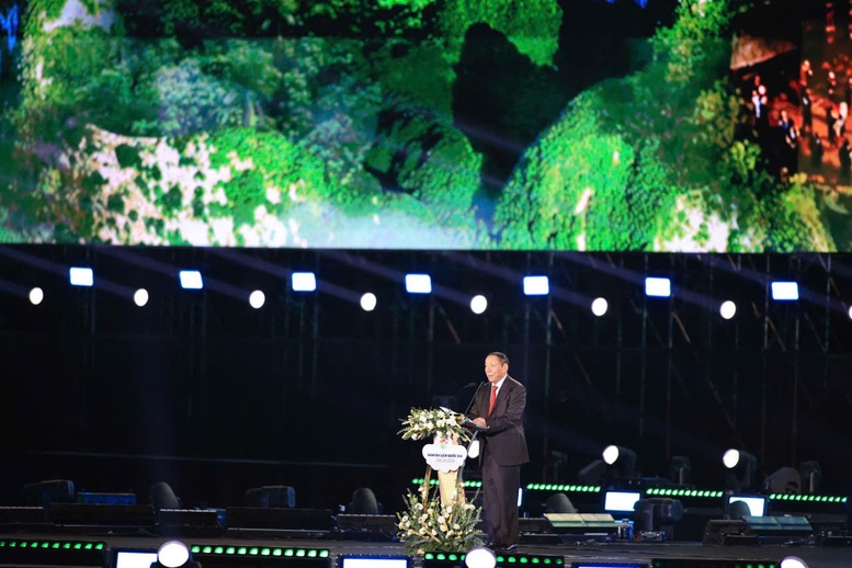 Bộ trưởng Bộ VHTT&DL Nguyễn Văn Hùng cho biết, lễ khai mạc không chỉ là sự kiện mở đầu cho năm du lịch mà còn là dấu mốc mang ý nghĩa chiến lược, khẳng định tầm nhìn phát triển du lịch Việt Nam trong giai đoạn mới - Ảnh: VGP/Gia Huy