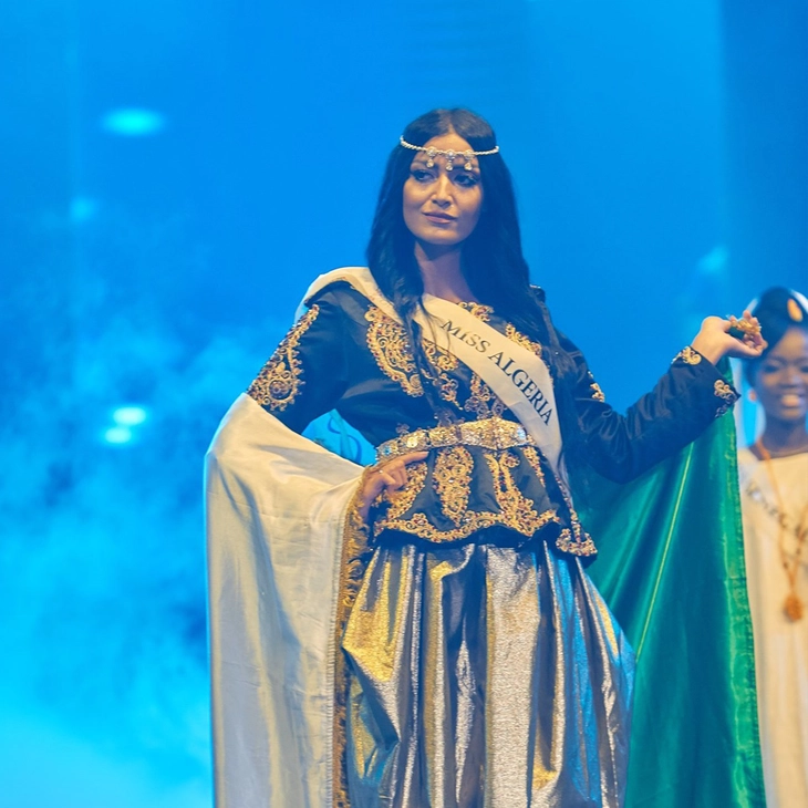 Các người đẹp Hoa hậu Di sản Toàn cầu trong phần thi trang phục dân tộc ở các mùa giải trước - Ảnh: Miss Heritage Global

