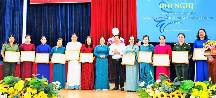 Các tập thể được khen thưởng trong công tác hội năm 2025.

