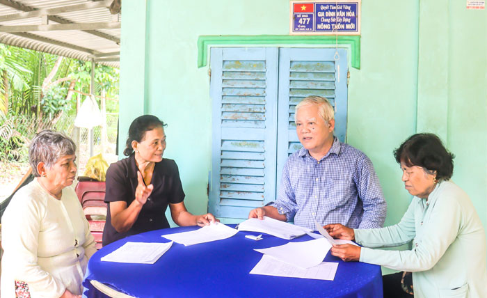 Ấp Ngãi Lộ A (xã Trà Côn) tuyên truyền về cuộc bầu cử đến với cử tri. Ảnh: CẨM HUỆ

