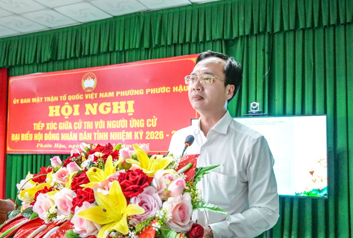 Đồng chí Trần Trí Quang- Phó Bí thư Tỉnh ủy, Chủ tịch UBND tỉnh, ứng cử viên đơn vị bầu cử số 1 phát biểu tại buổi tiếp xúc với cử tri phường Phước Hậu. Ảnh: TUYẾT NGA

