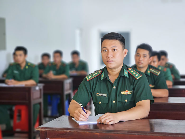 Thượng úy Nguyễn Lê Nhật Quang.
