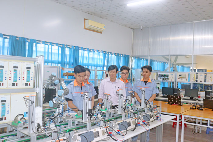 Đoàn viên, thanh niên phát huy tinh thần tiên phong, sáng tạo, đi đầu trong nghiên cứu khoa học.

