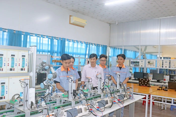 Thanh niên tham gia phát triển kinh tế và chuyển đổi số