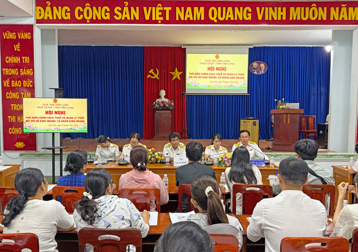 Thuế cơ sở 1 tổ chức triển khai phổ biến đợt 1 với sự tham gia của hơn 130 hộ kinh doanh có doanh thu trên 3 tỷ đồng.