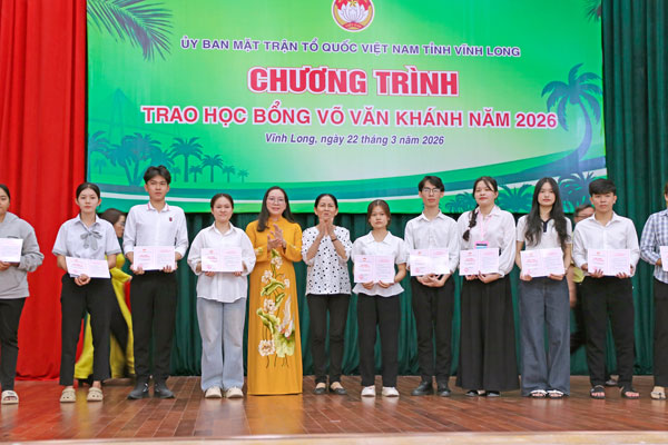 Học bổng Võ Văn Khánh đã tiếp sức cho nhiều thế hệ học sinh hiếu học trong suốt 13 năm qua.