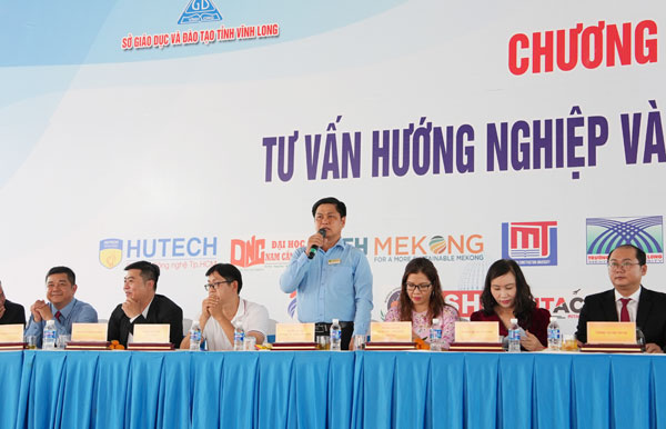 Sở GD-ĐT tổ chức chương trình tư vấn hướng nghiệp và tuyển sinh với 20 đơn vị tham gia tư vấn.

