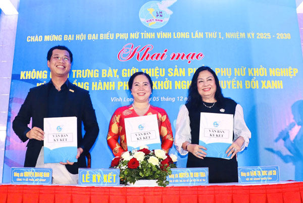 Hội Nữ doanh nhân ký kết với Hội LHPN tỉnh và Công ty CP AGP Group hỗ trợ phụ nữ khởi nghiệp.

