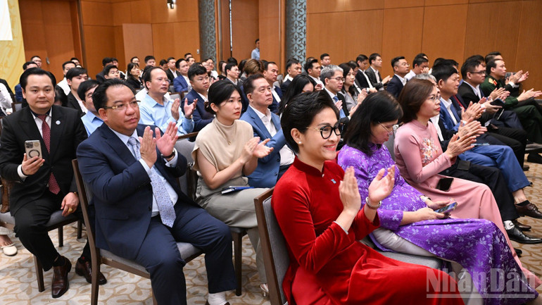 Đại diện lãnh đạo các doanh nghiệp tham dự hội nghị. (Ảnh: TRẦN HẢI)