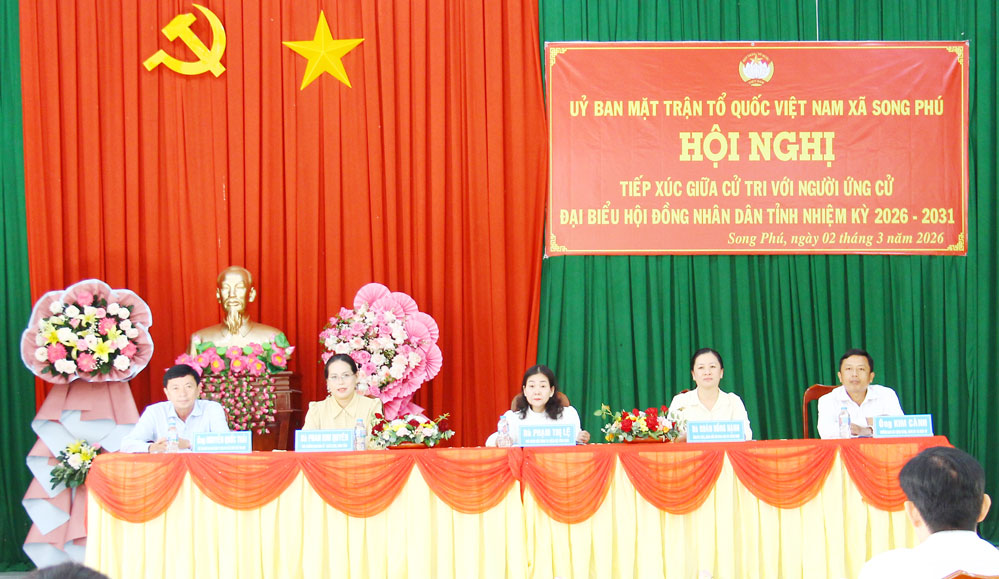 Ứng cử viên đơn vị bầu cử số 5, đại biểu HĐND tỉnh ra mắt cử tri xã Song Phú sáng 2/3.