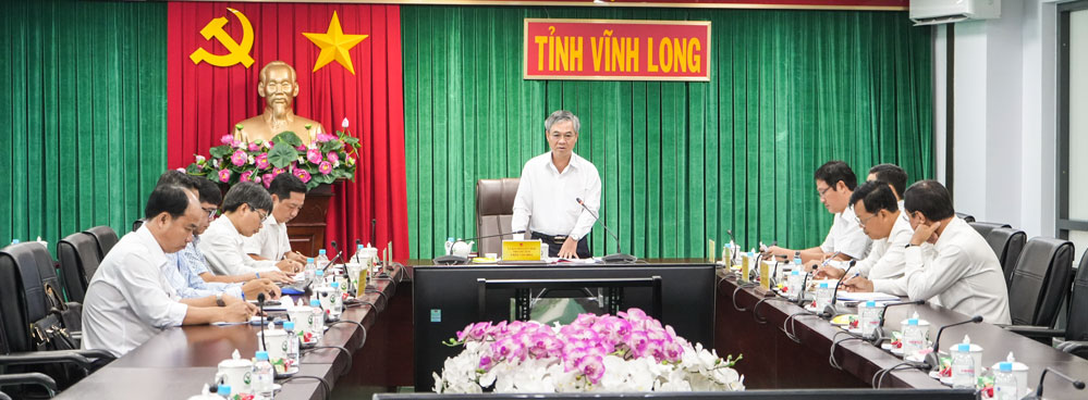 Phó Chủ tịch UBND tỉnh Châu Văn Hòa phát biểu kết luận cuộc họp.