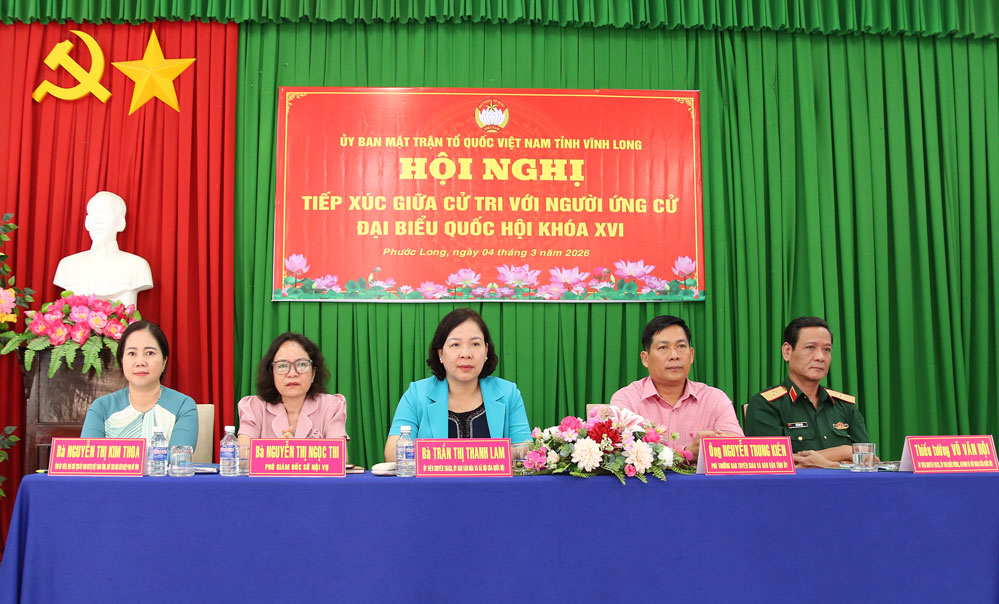 Các ứng cử viên đại biểu Quốc hội khóa XVI, đơn vị bầu cử số 5 tiếp xúc cử tri xã Phước Long và xã Tân Hào.