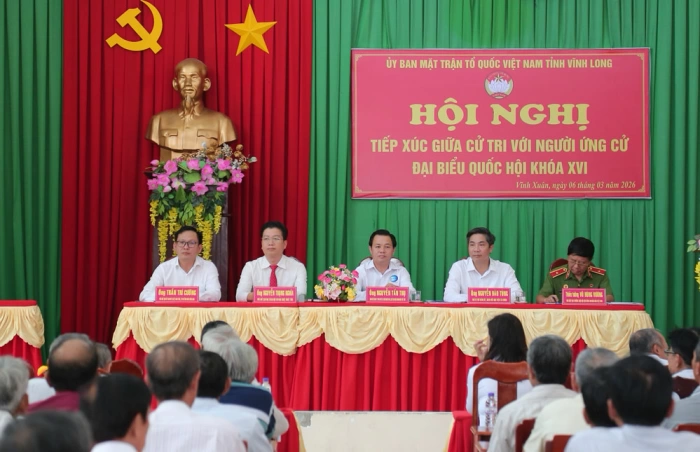 Ứng cử viên đại biểu Quốc hội khóa XVI tiếp xúc cử tri xã Vĩnh Xuân