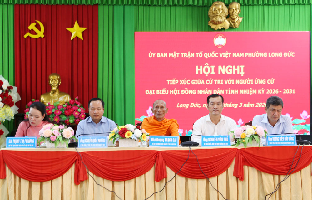  Ứng cử viên đại biểu HĐND tỉnh (đơn vị bầu cử số 7) tiếp xúc cử tri phường Long Đức.