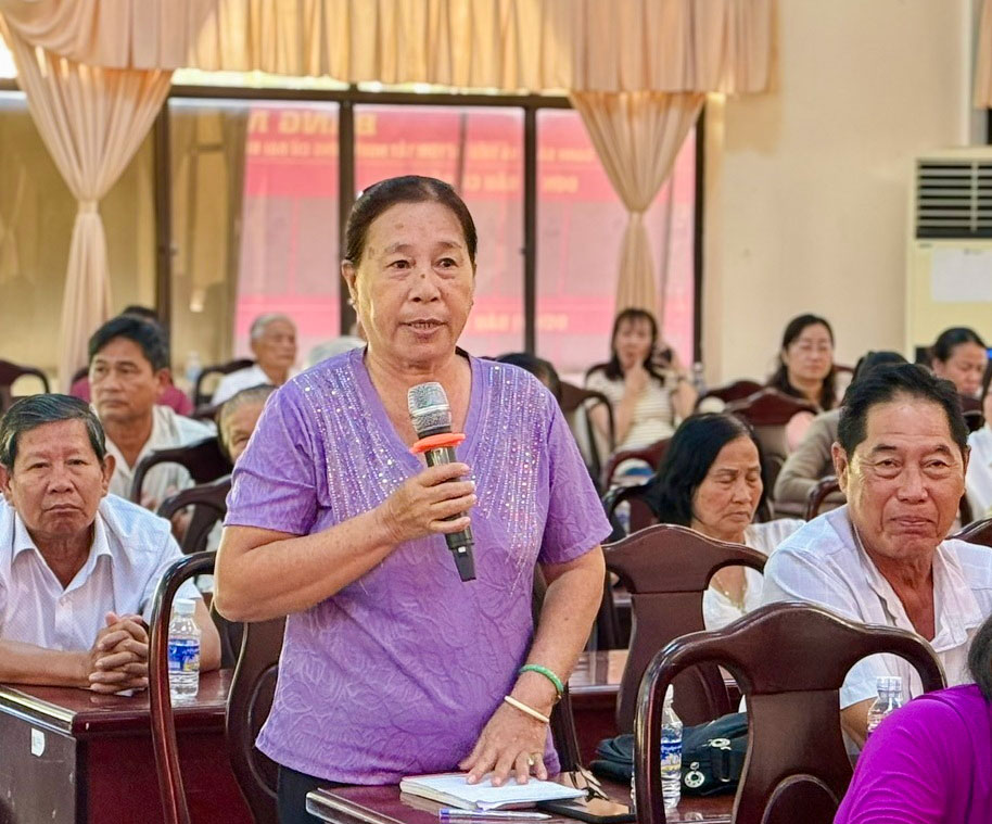 Cử tri xã Tân Thủy phát biểu ý kiến