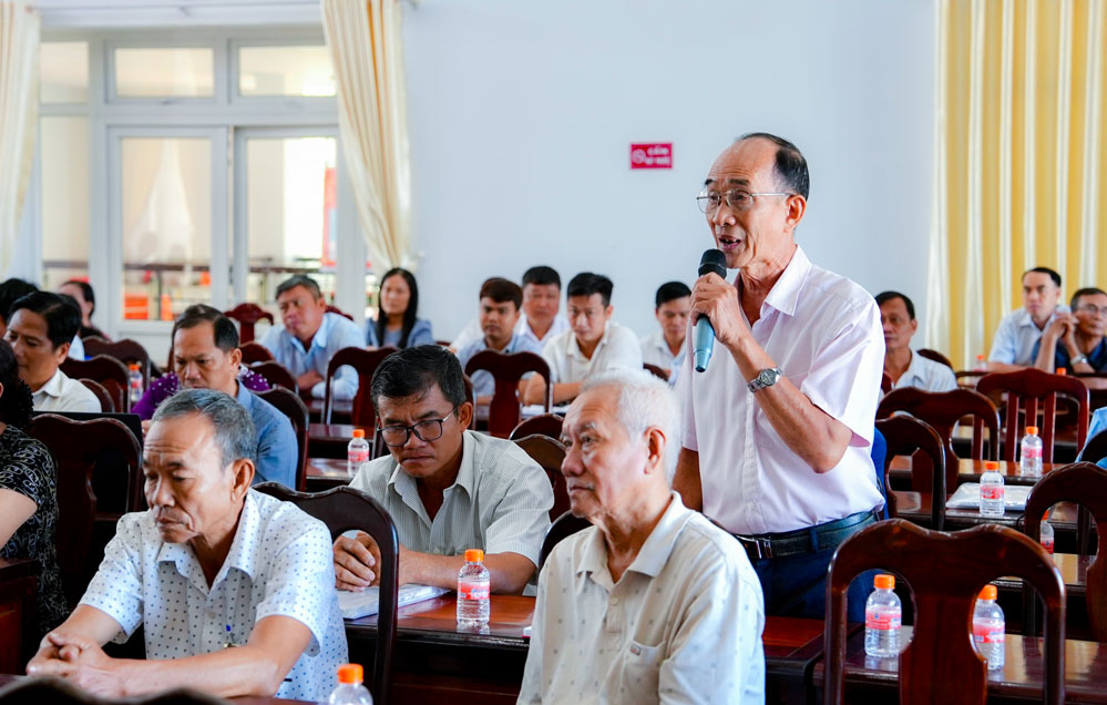 Cử tri phát biểu, gửi gắm tâm tư, nguyện vọng.