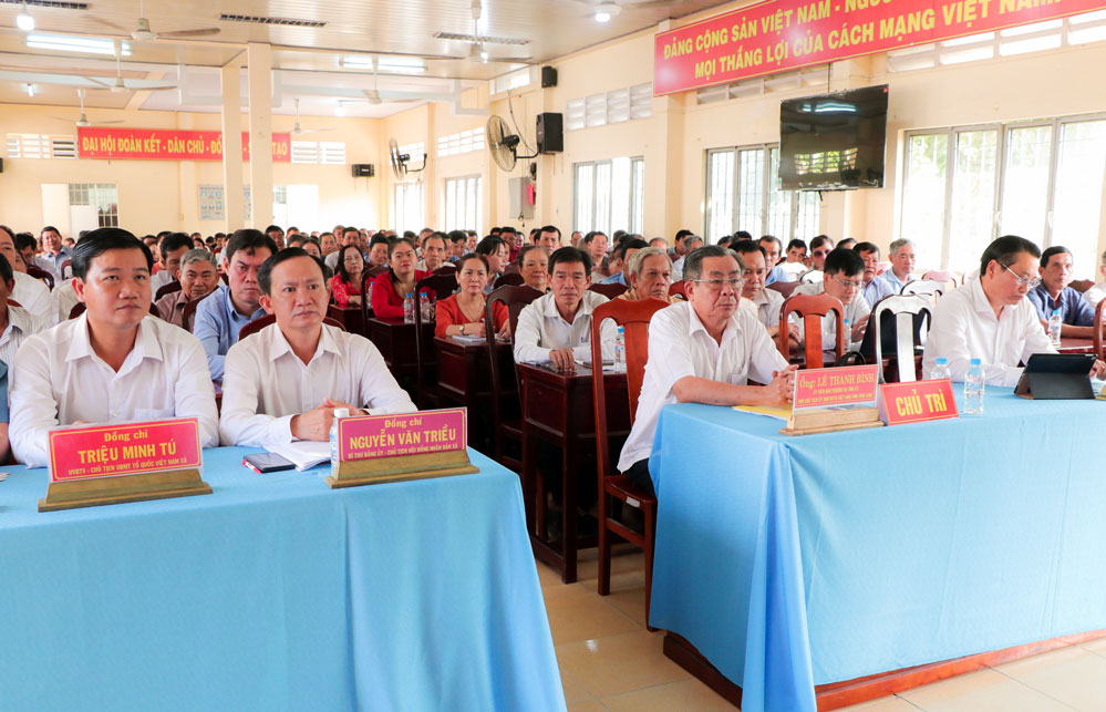 Đại biểu tham dự hội nghị.