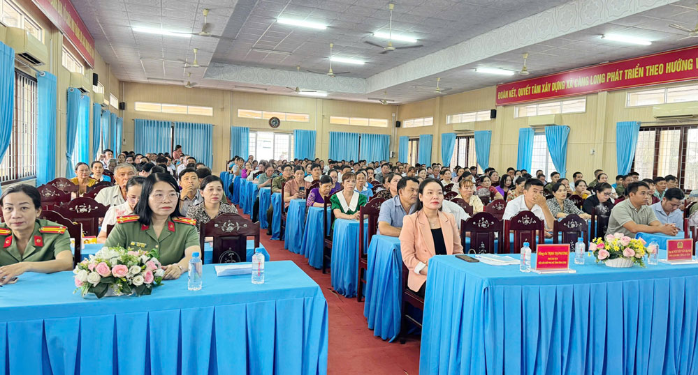 Đại biểu dự tuyên truyền tại xã Càng Long.