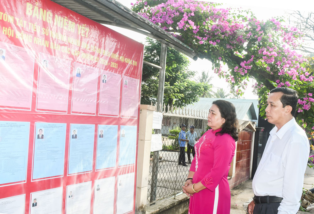  Đồng chí Nguyễn Văn Trung - Phó Trưởng Ban Tuyên giáp và Dân vận Tỉnh ủy định hướng công tác triển khai, cụ thể hóa thực hiện Nghị quyết và công tác chuẩn bị bầu cử.