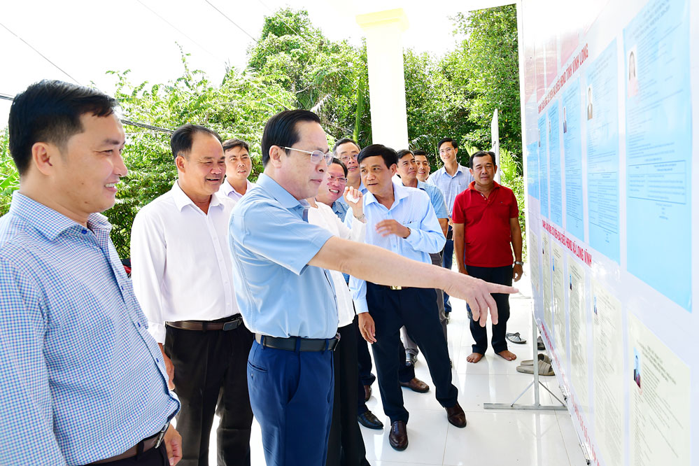 Phó Bí thư Tỉnh ủy- Lâm Minh Đằng đánh giá cao công tác chuẩn bị bầu cử trên địa bàn xã Long Vĩnh.