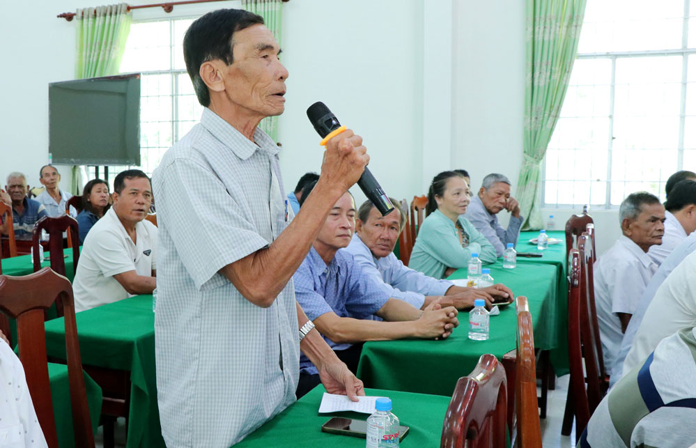 Cử tri xã Phong Thạnh bày tỏ kỳ vọng nâng cao đời sống Nhân dân vào các ứng cử viên đại biểu HĐND tỉnh, nhiệm kỳ 2026 - 2031 tại hội nghị tiếp xúc cử tri.