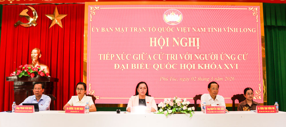 Các ứng cử viên đơn vị bầu cử số 6 tiếp xúc cử tri tại xã Phú Túc.