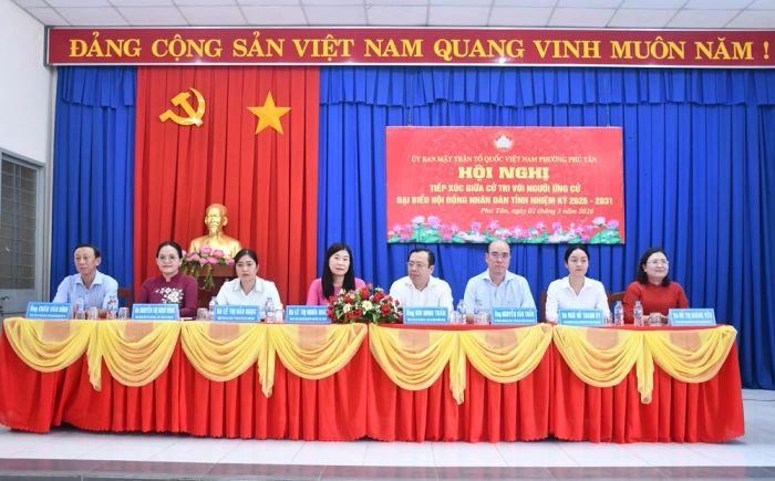 Ứng cử viên đại biểu HĐND tỉnh đơn vị bầu cử số 15 tiếp xúc cử tri phường Phú Tân