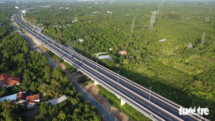 Tuyến cao tốc Cao Lãnh - Lộ Tẻ sau khi nâng cấp đã tách làn xe hai bánh ra riêng - Ảnh: MẬU TRƯỜNG