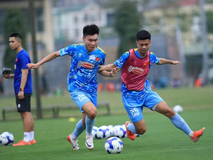 Minh Tâm (trái) là người ghi bàn cho U23 Việt Nam vào lưới U23 Triều Tiên - Ảnh: VFF