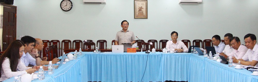 Đồng chí Trần Quốc Tuấn phát biểu tại cuộc họp.