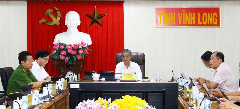 Đồng chí Châu Văn Hòa, Tỉnh ủy viên, Phó Chủ tịch UBND tỉnh tham dự tại điểm cầu tỉnh Vĩnh Long.

