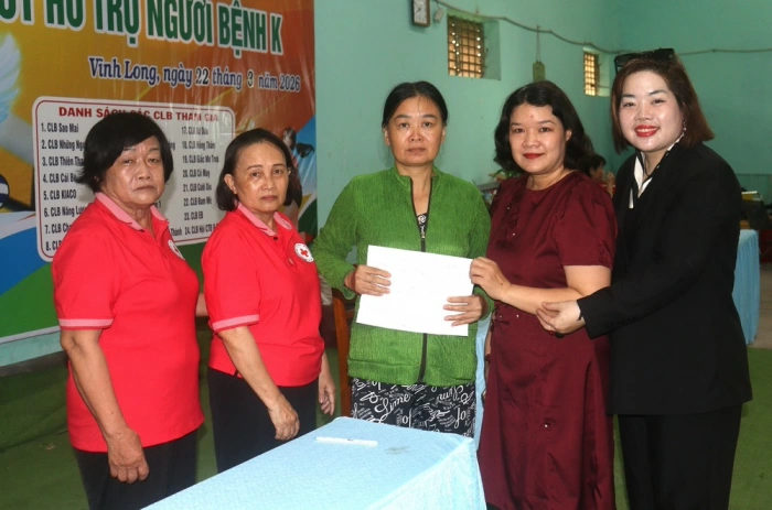 Giao lưu bóng chuyền hơi nữ gây quỹ hỗ trợ người bệnh K