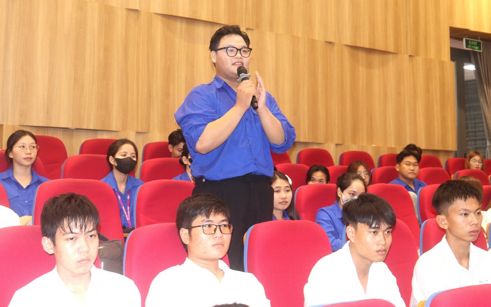 Sinh viên đóng góp nhiều ý kiến tâm huyết gửi đến Đảng ủy, Ban Giám hiệu nhà trường.