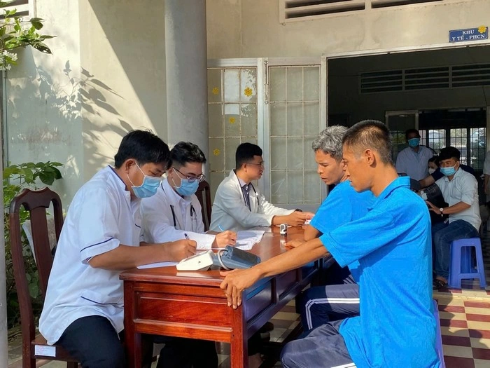 Khám sức khỏe cho hơn 300 cán bộ, đối trượng yếu thế tại Trung tâm bảo trợ xã hội Trà Vinh