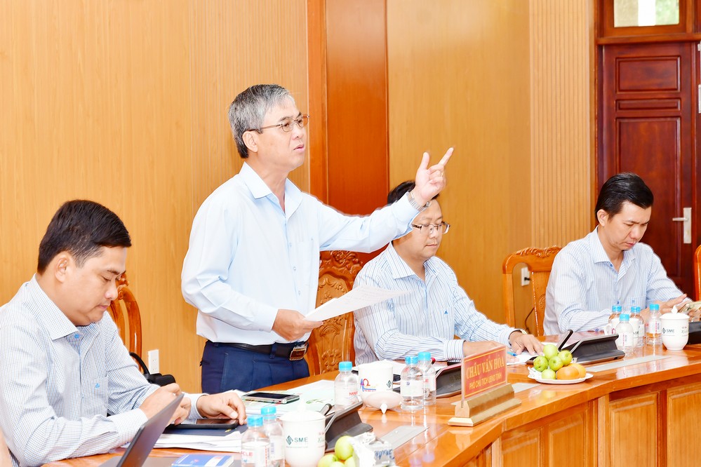 Phó Chủ tịch UBND tỉnh- Châu Văn Hòa phát biểu kết luận cuộc họp.