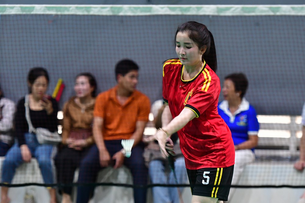 Nắn nót trong từng pha cầu ở môn cầu lông.