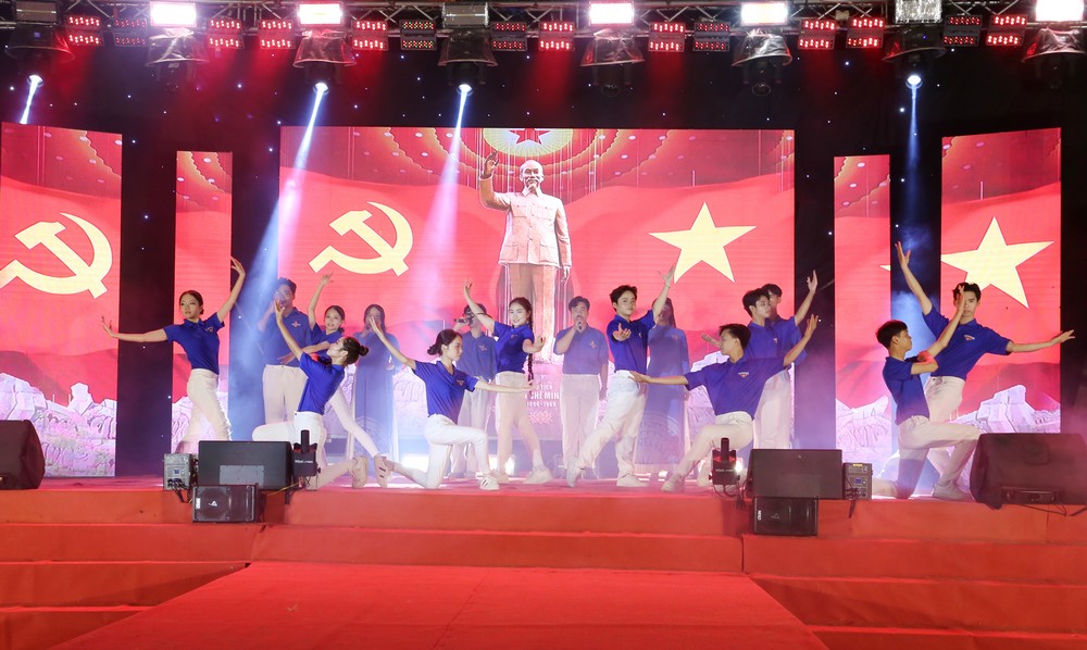 Tiết mục văn nghệ thể hiện truyền thống, khát vọng của tổ chức Đoàn tại chương trình hội trại.