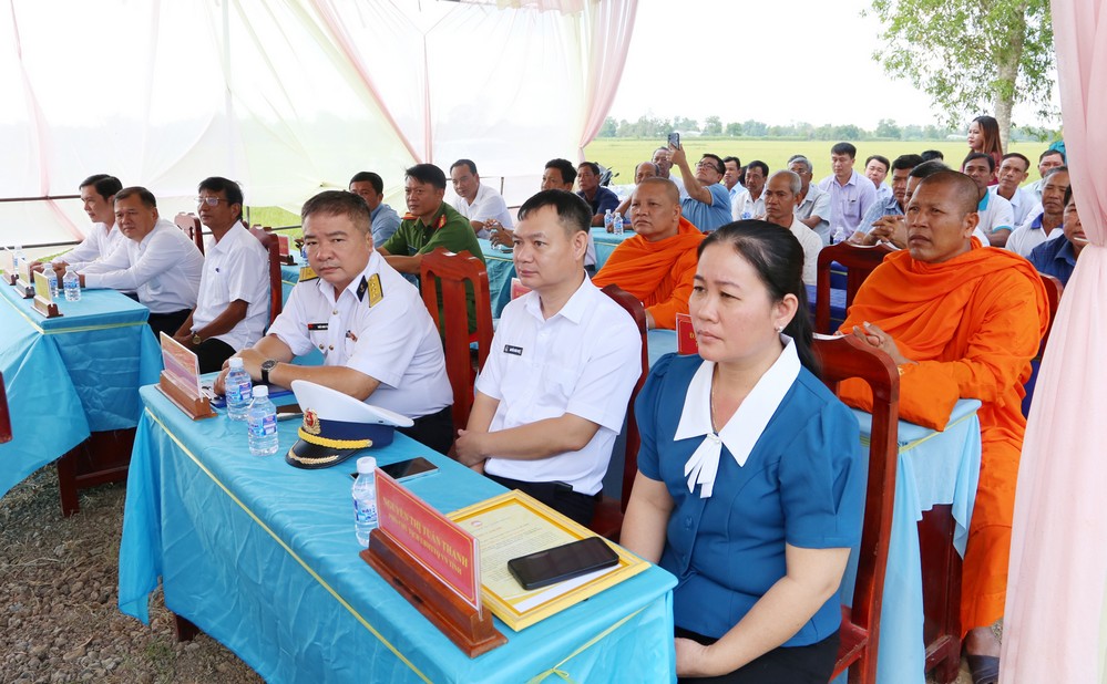 Đại biểu dự lễ khởi công.